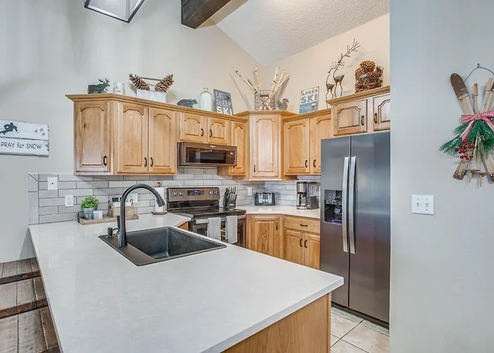 Colorado Escape W/ Pool Access & Mountain Views!