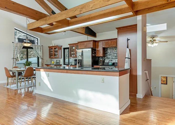 Warm Mountain Home - 2 Minute Walk To Ski Shuttle